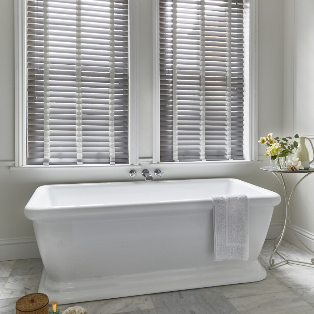 venetian wood blind white