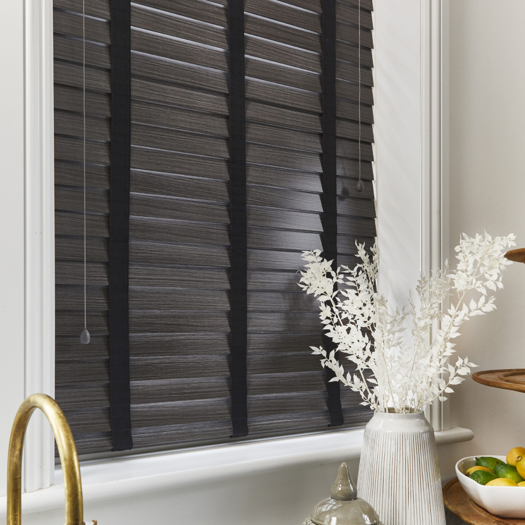 venetian wood blind black
