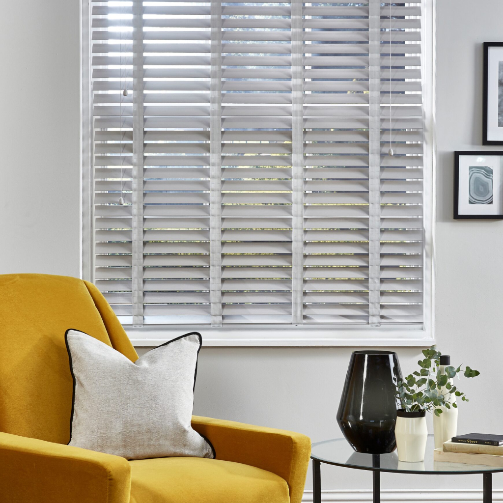 venetian wood blind white