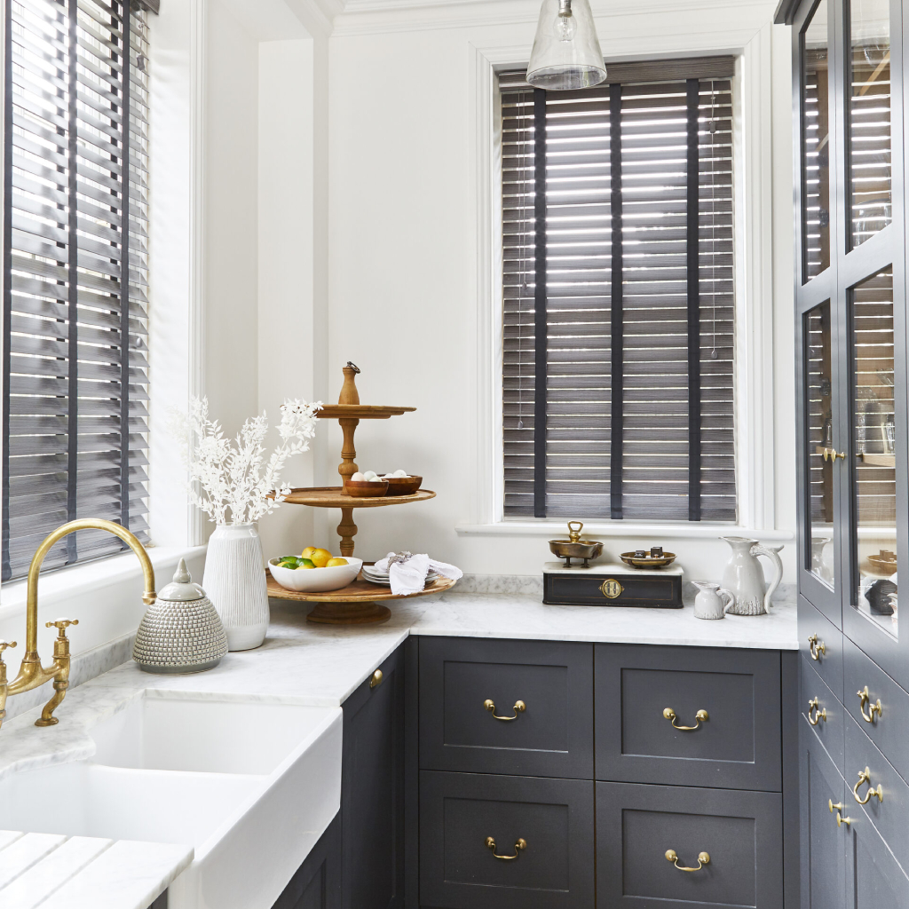 venetian wood blind kitchen